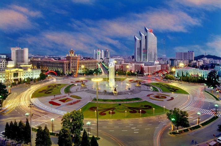 鞍山盛会,嘉宾云集,观众热情如火